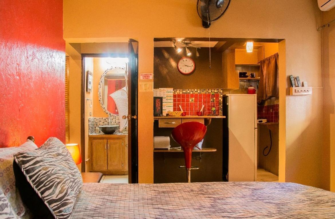 One32 Guest House Кингстон Экстерьер фото