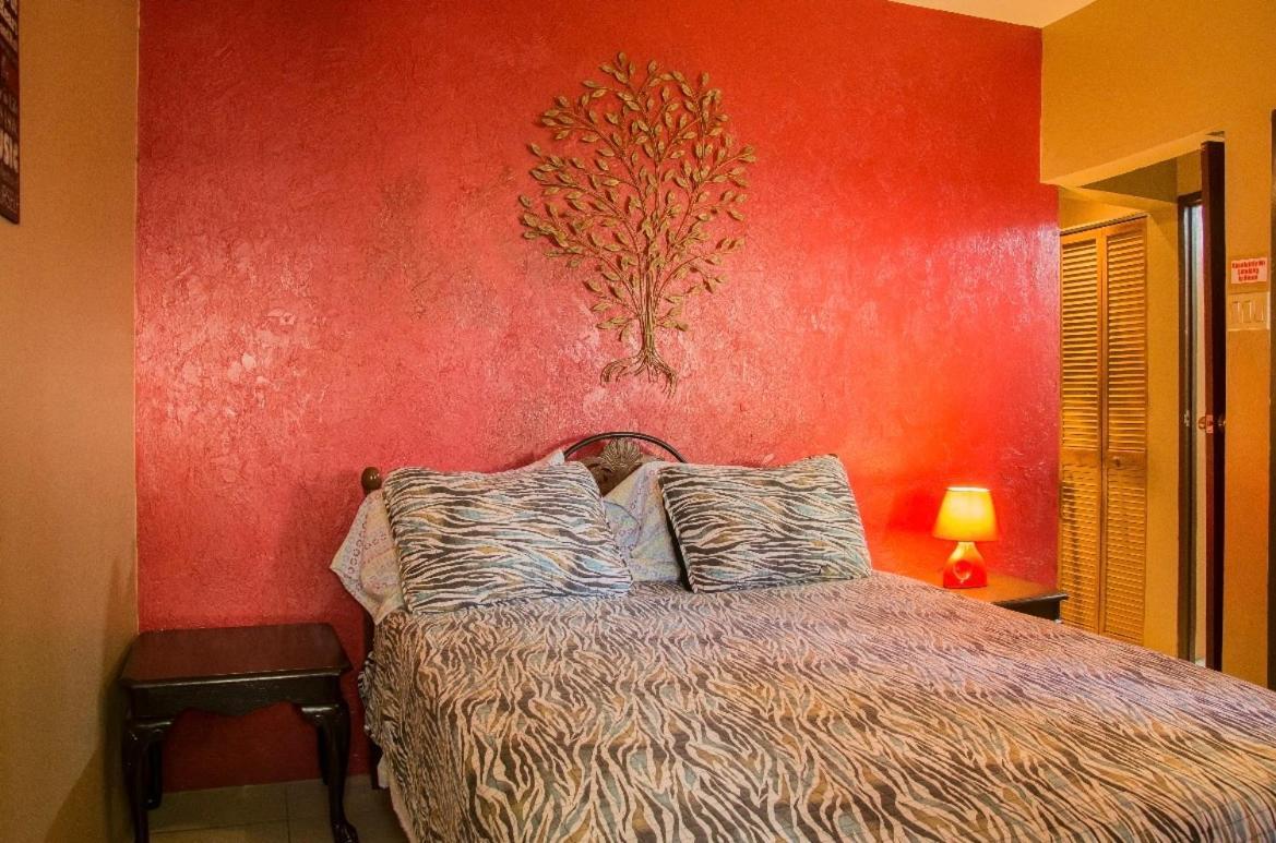 One32 Guest House Кингстон Экстерьер фото